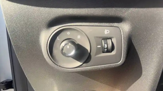 Mg Zs 1.5 l hybrid+ 197 ch — photo 11