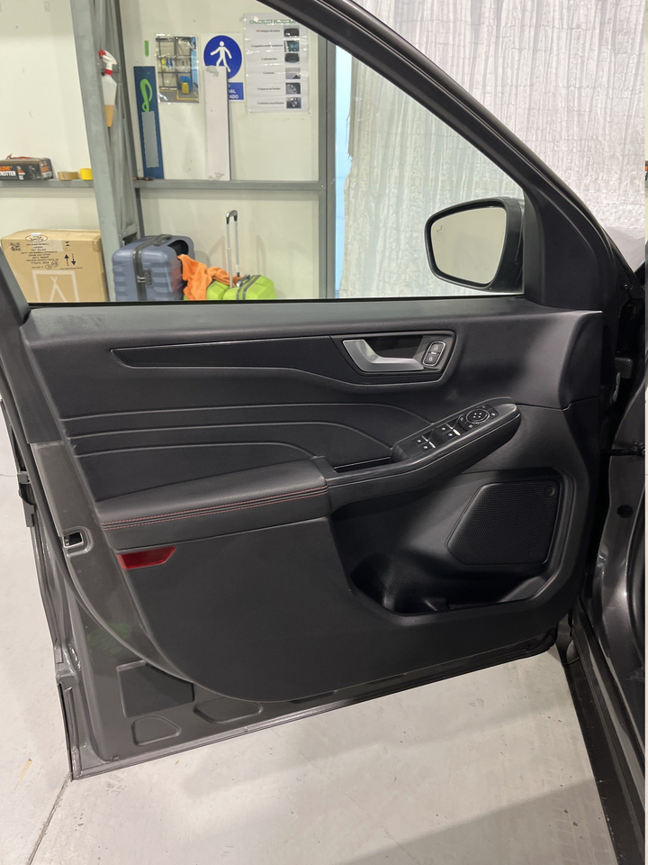 Ford Kuga — photo 76