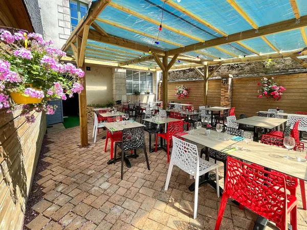 À VENDRE - Fonds de commerce restaurant avec Licence IV - Centre de Dinan