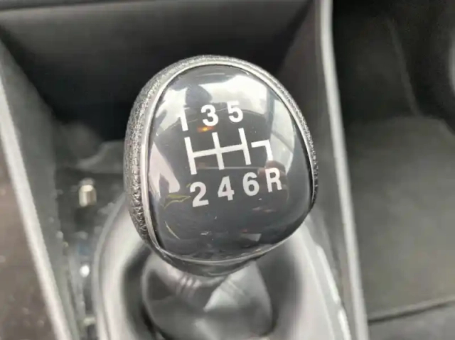 Ford Fiesta affaires 1.5 tdci 85ch s&amp;s trend — photo 8