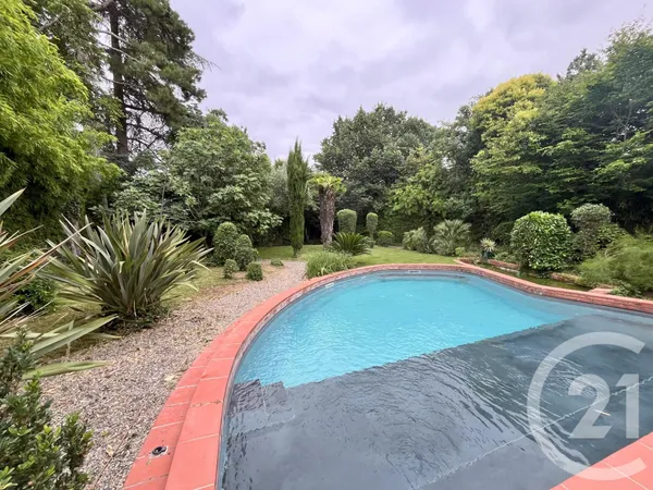 Maison 7 pièces 400 m²