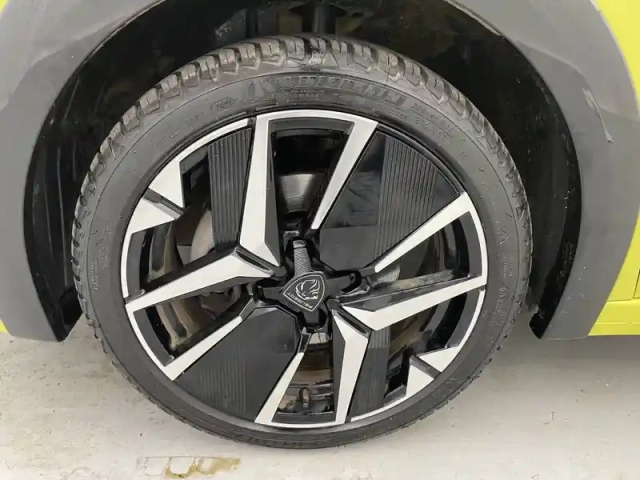Peugeot 208 puretech 100 s&amp;s bvm6 — photo 17