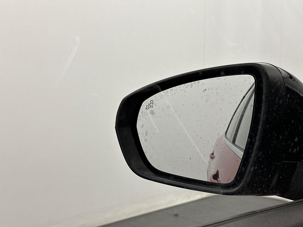 Peugeot 3008 hybrid4 300 e-eat8 gt — photo 15