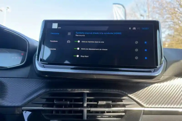 Peugeot 2008 hybrid 145 e-dcs6 — photo 26