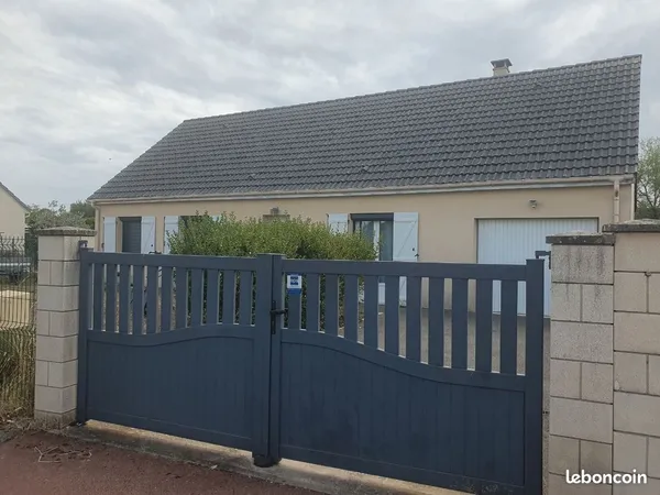 Pavillon proche BA 702