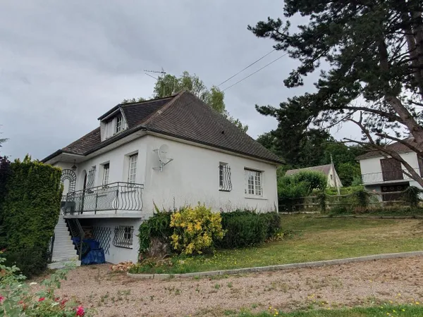 MAISON 5 CHAMBRES, SOUS SOL TOTAL ET GRAND JARDIN