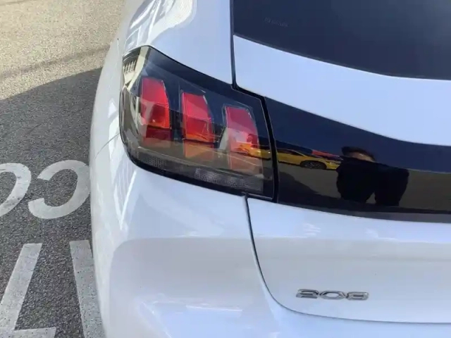 Peugeot 208 puretech 75 s&amp;s bvm5 — photo 17
