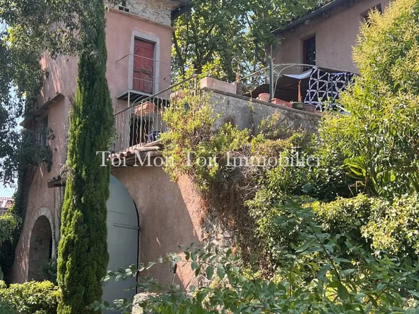 Propriété de 274m2 env. + Jardin, terrasse et dépendance