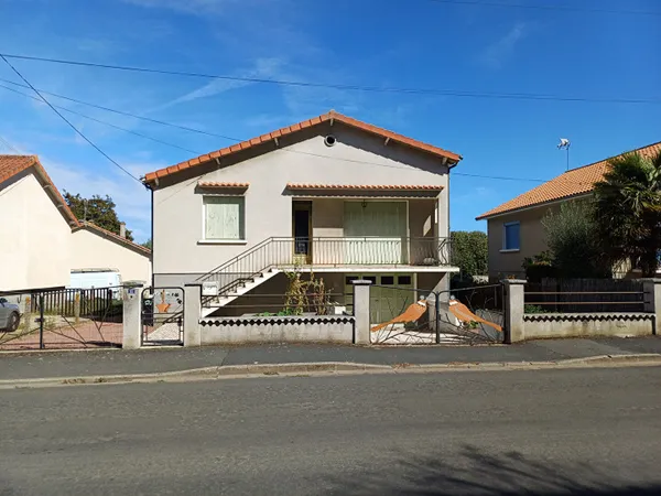 Thouars- - Maison 3 chambres avec jardin clos, idéal premier achat !