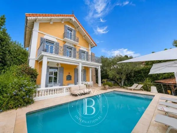 CANNES - VILLA PLEINE DE CHARME À PIED DU CENTRE VILLE