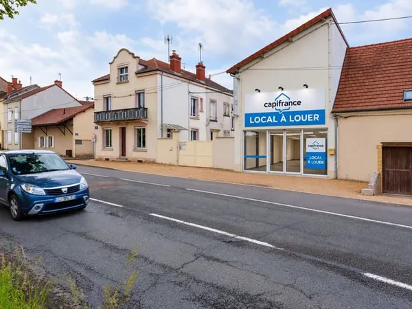 Local/bureau 245M2 à louer PARAY LE MONIAL (71) prox centre-ville