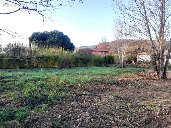 Terrain 742 m² Mezens
