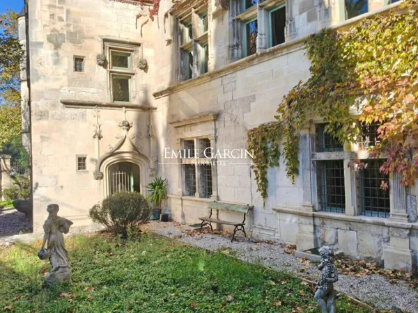 A vendre hôtel particulier classé Monument Historique à Pernes-les-Fontaines