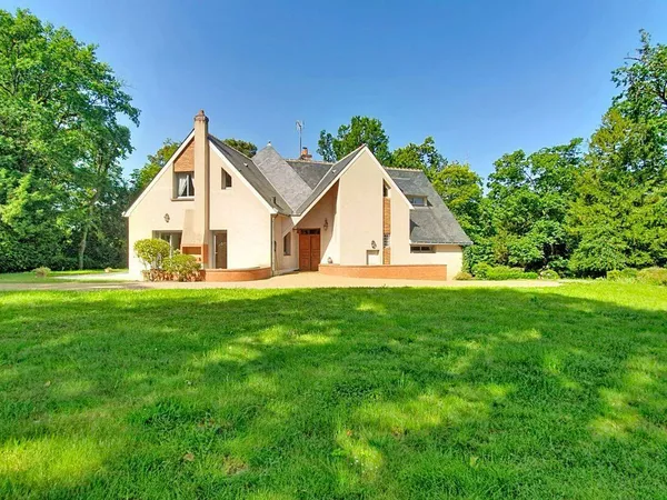 Maison 8 pièces 220 m²
