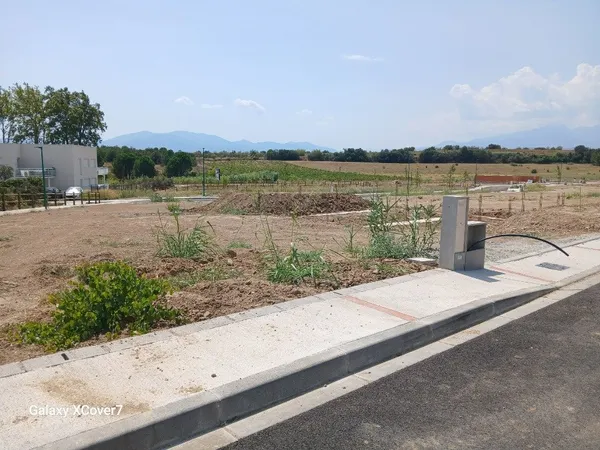 Terrain 325 m²