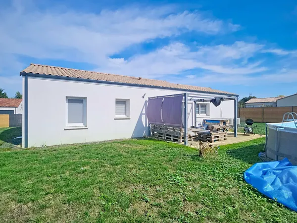 Maison St Martin De Fraigneau 93 m² 3 chambres de 2021 sur terrain clos de 648 m² garage.