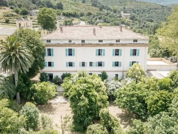 Propriété d'exception avec vue panoramique sur la vallée du Nebbiu et le golfe de Saint-Florent.