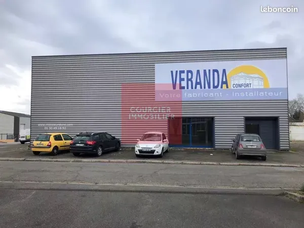 Local 120 m² Coignières