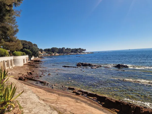 Appartement T1 bis situé à 100m de la mer avec balcon et par