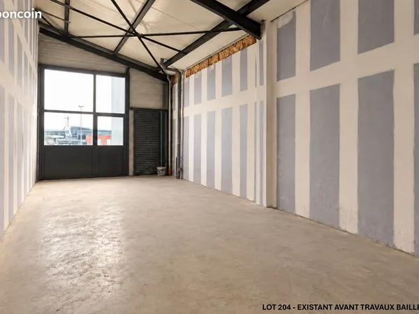 Bureaux/Ateliers 45 m² haut de plafond aménagés Angers Ouest Terra Botanica (rares sur le secteur)