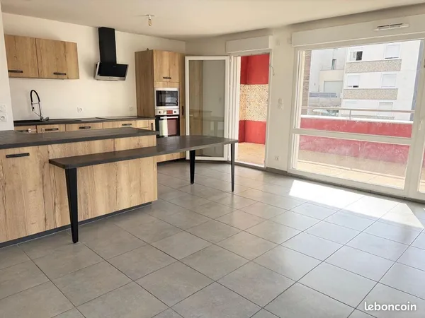 Location T5 Lyon 9 1280 + 200 de charges
