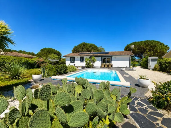 Maison de plain-pied • Piscine • Dépendance • Jardin paysager