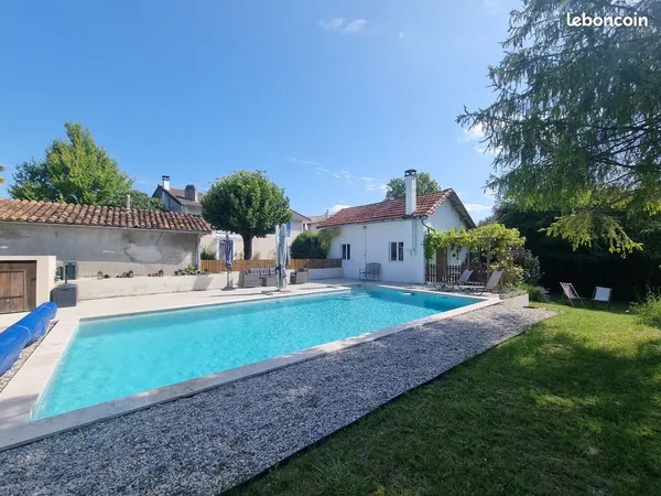 Maison T5 avec gîte et piscine à vendre à Bonnes 16390
