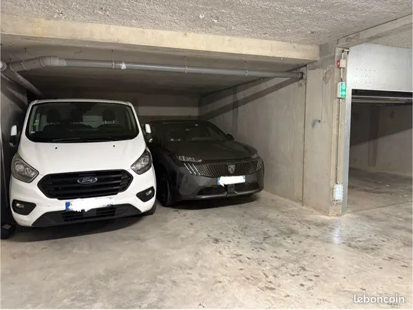 Double place de parking