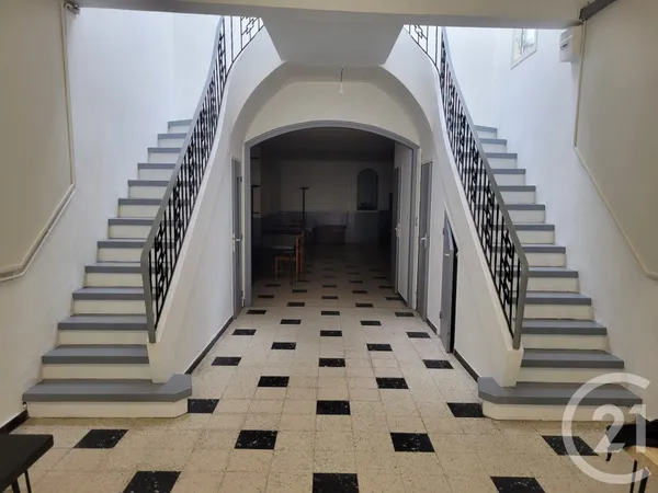 Maison 5 pièces 323 m²