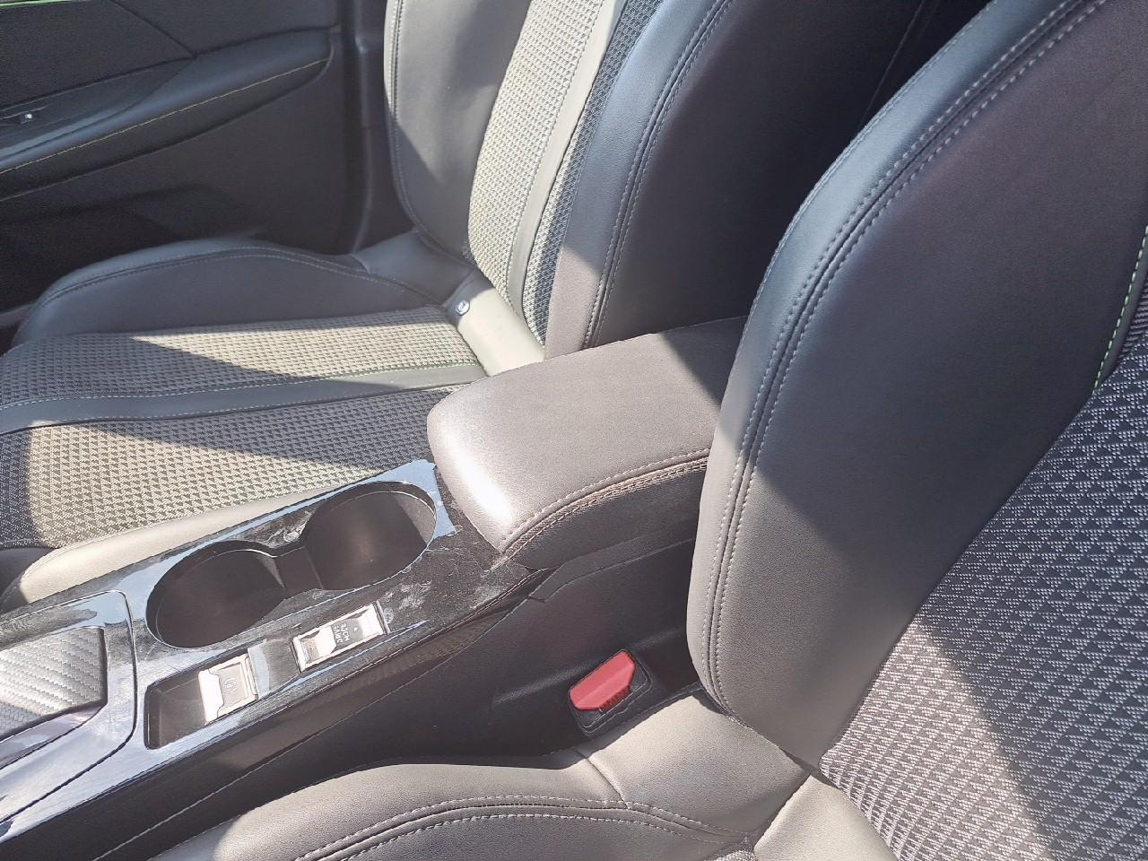 Peugeot 2008 puretech 130 s&s eat8 gt — photo 15