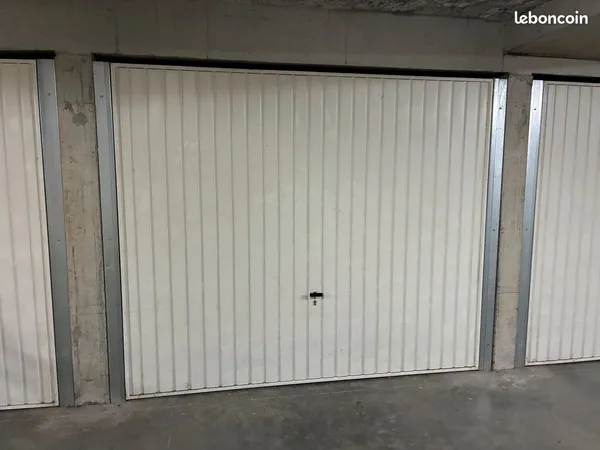 A louer Box fermé dans le centre d'Orliénas