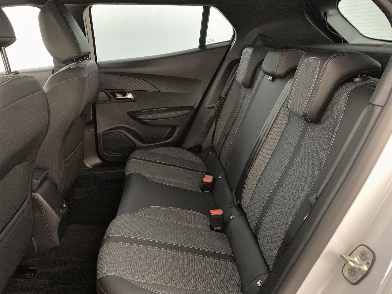 Peugeot 2008 hybrid 145 ch e-dcs6 allure — photo 10