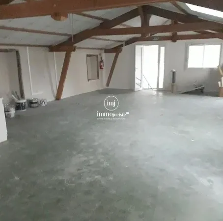 Local 1 pièce 140 m²