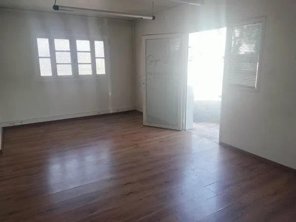 Local professionnel 80 m²