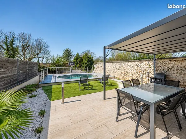 Maison de charme avec piscine au coeur de bourg d'Itteville