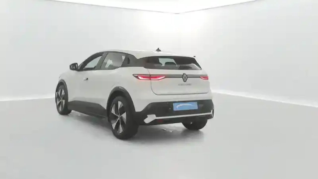 Renault Megane e-tech ev40 130ch standard charge — photo 3