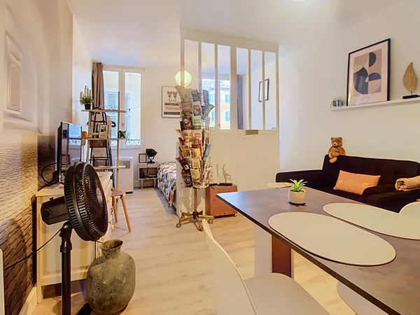 A LOUER EN EXCLUSIVITE - DRAGUIGNAN STUDIO MEUBLE de 24m2 environ