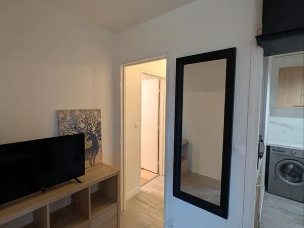 Studio meublé 27 m² avec parking et cave - Proche gare