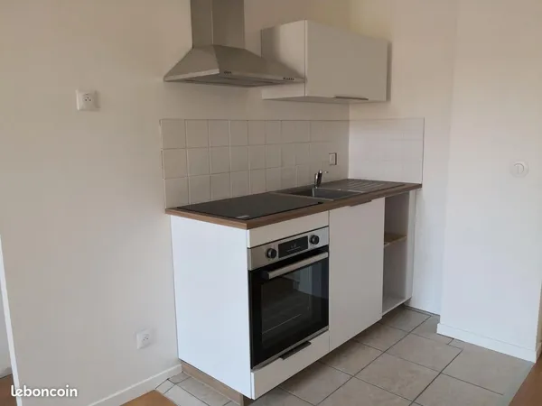 Studio centre de Gourdon (370 euros hors charge)