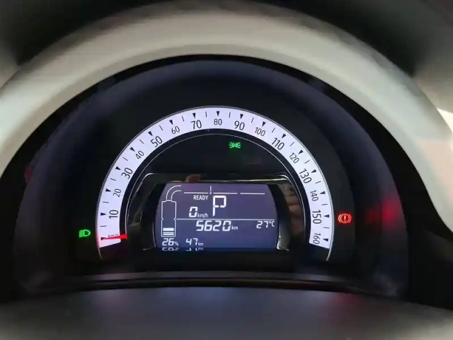 Renault Twingo iii e-tech — photo 20