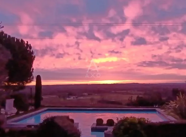 Maison 6 pièces 332 m²