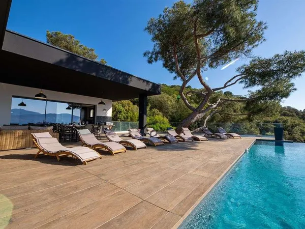 Maison 11 pièces 430 m²