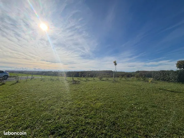 Terrain constructible 1 100 m² - vue Pyrénées - Haulies (Gers)