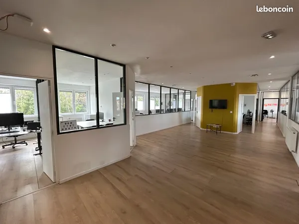 Bâtiment bureaux 700 m²