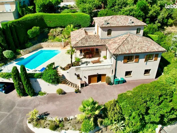 Villa 5 pièces 180 m²