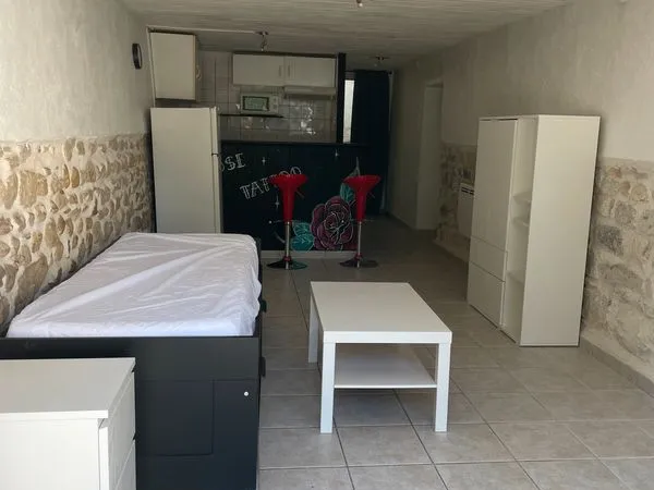 Studio meublé de 29 m² avec courette privative - 415 CC