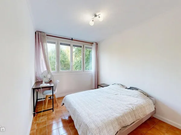 Chambre 5 pièces 95 m²