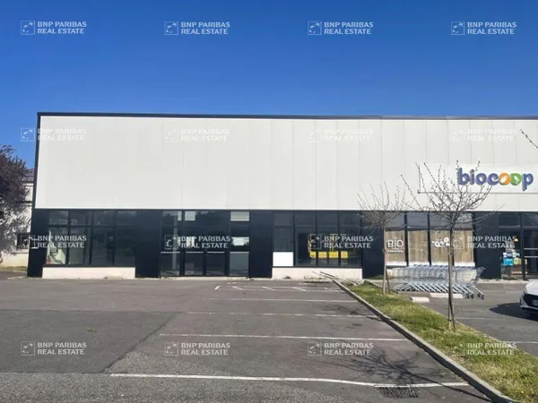 Local d'activité 400 m²