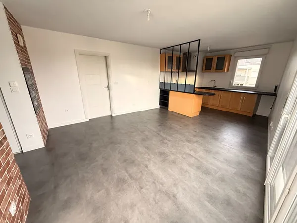 Appartement T3 de 63.36 m² à Joué les Tours spacieux et lumineux, avec parking et terrasse.