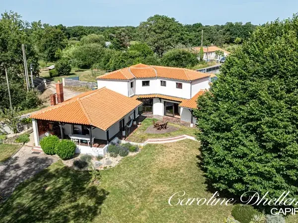 Maison 8 pièces 218 m²